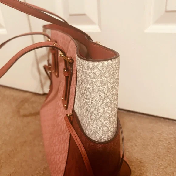 Michael Kors Rose and Beige Signature Tote - Picture 4 of 7